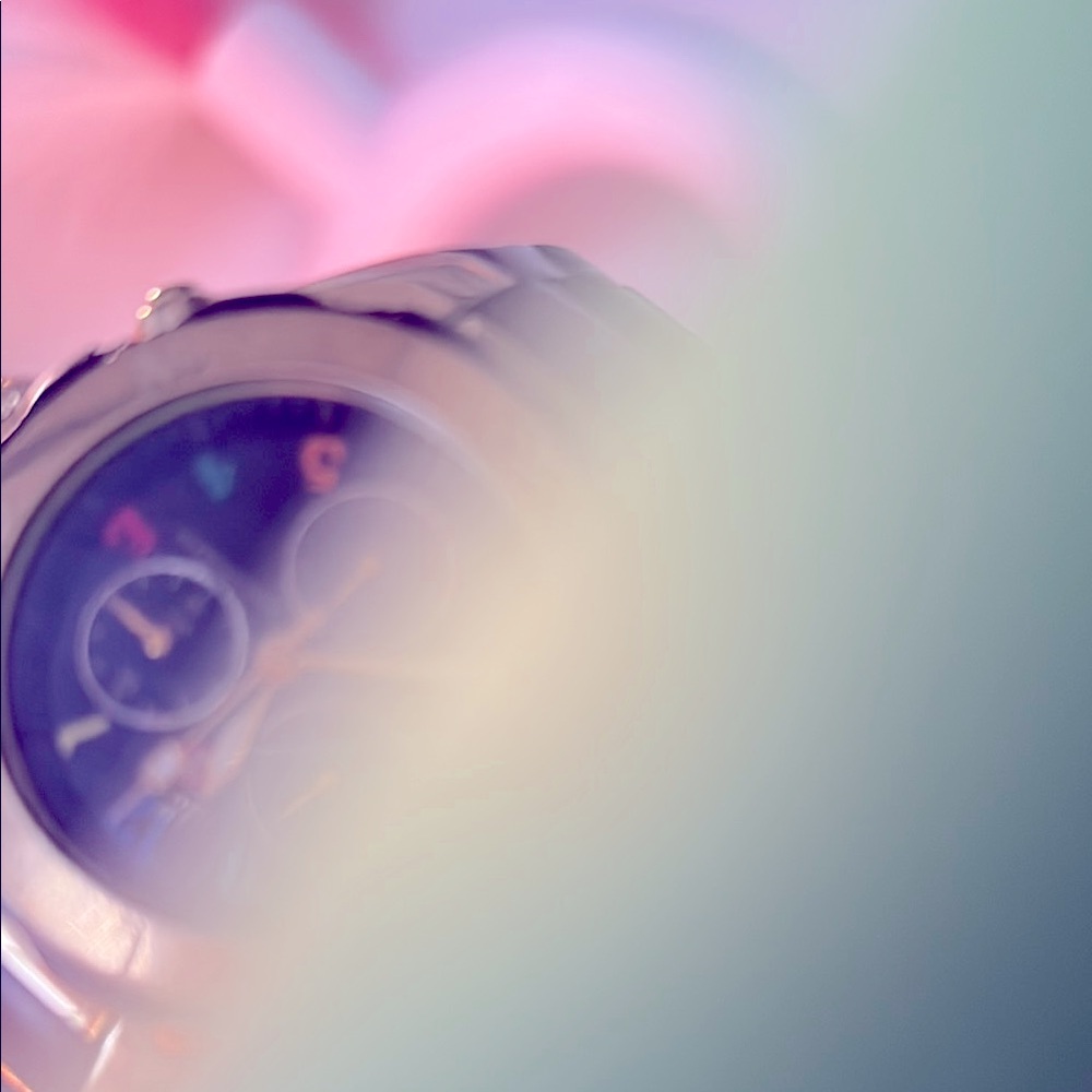 Stylish Silver Smartwatch ) watch does not work but!indeed real